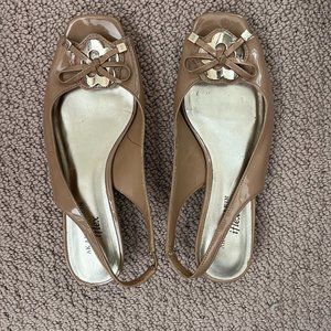 Like new tan Anne Klein slingback shoes sz 7.5